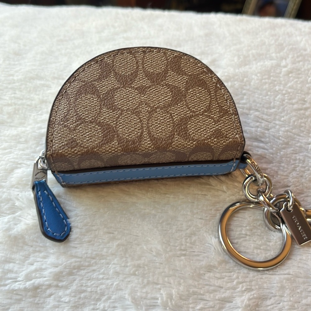 BNWOT 100% AUTHENTIC Coach mini half moon keychain/bag coin purse charm